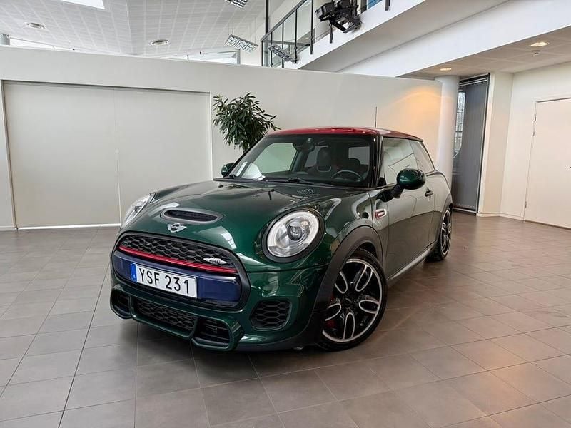 Begagnad Mini John Cooper Works 231 HK (169 kW) 2018 British racing green Halvkombi
