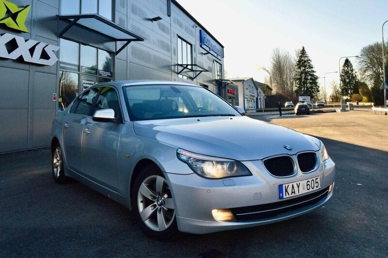 Grå Begagnad 2010 BMW 520 Sedan | 50 000 kr (Bra pris) - Bild 1/4