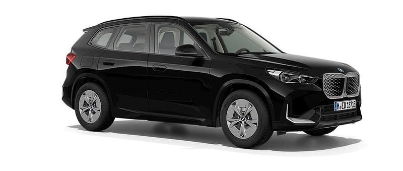 Svart Ny 2026 BMW iX1 Comfort Edition SUV | 583 600 kr (Marknadspris) - Bild 1/4