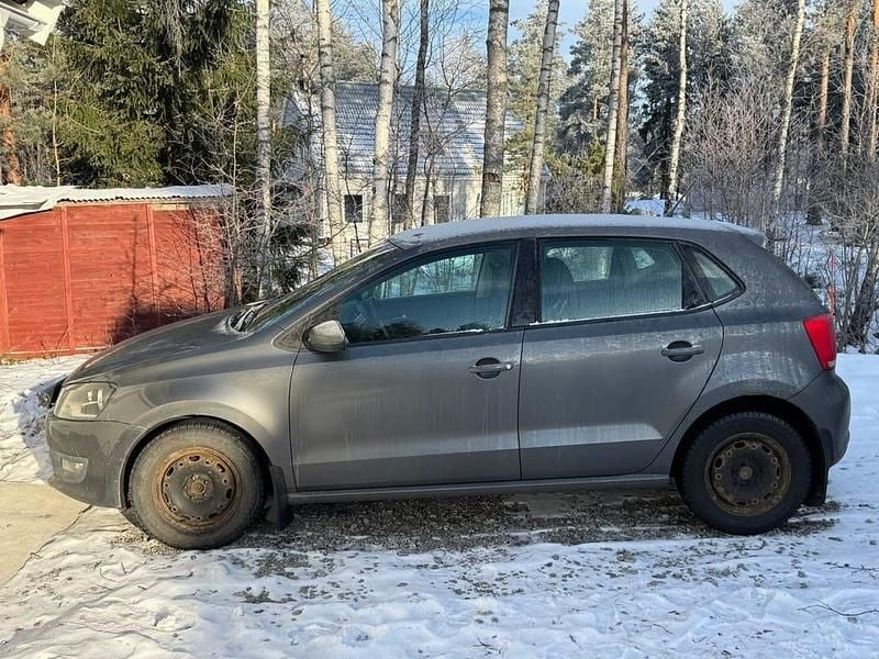 Begagnad VW Polo 90 HK (66 kW) 2010 Grå metallic Halvkombi