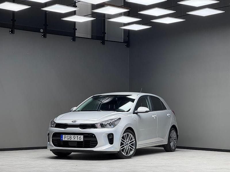 Begagnad Kia Rio 84 HK (61 kW) 2017 Grå Halvkombi