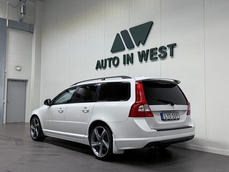 Begagnad Volvo V70 R-Design 180 HK (132 kW) 2012 Vit Kombi