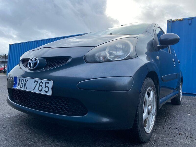 Mörkgrå Begagnad 2006 Toyota Aygo Halvkombi | 22 999 kr (Marknadspris) - Bild 1/4