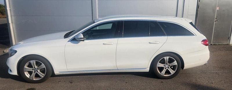 Vit Begagnad 2017 Mercedes E220 Avantgarde Kombi | 195 000 kr (Bra pris) - Bild 1/3