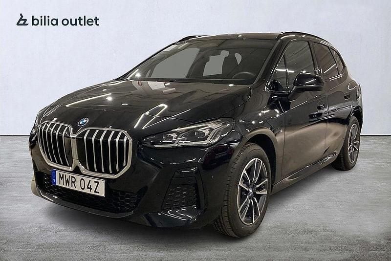 Svart Begagnad 2024 BMW 225 Active Tourer M Sport Minibuss | 408 000 kr (Lite dyr) - Bild 1/3