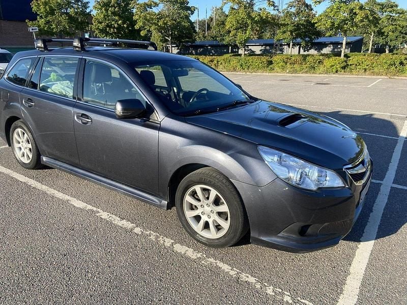 Grå Begagnad 2010 Subaru Legacy Kombi | 40 000 kr (Bra pris) - Bild 1/4