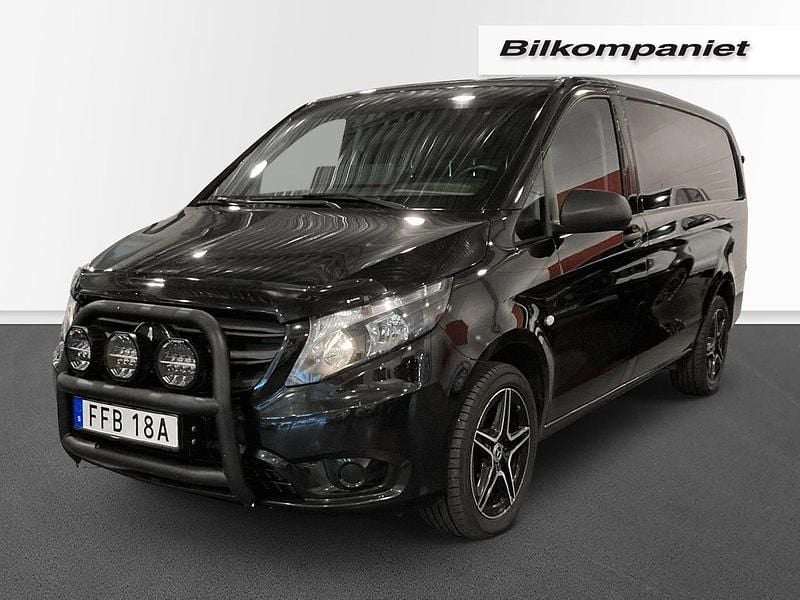 Svart Begagnad 2023 Mercedes Vito Minibuss | 359 000 kr (Bra pris) - Bild 1/4