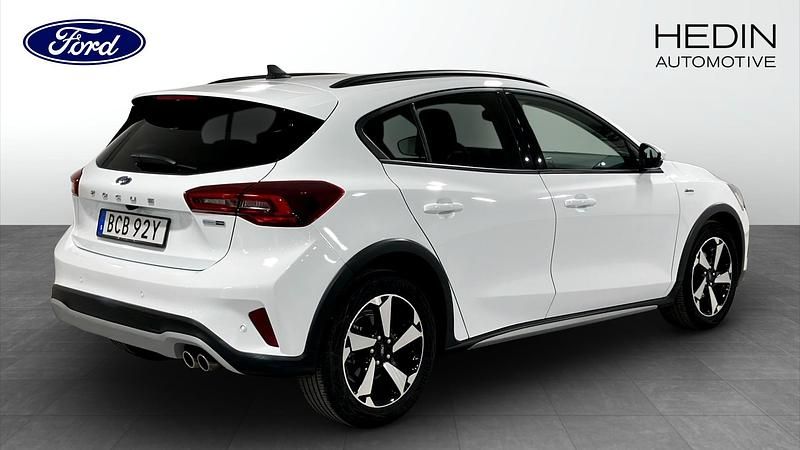 Vit Begagnad 2023 Ford Focus Active | 199 900 kr - Bild 1/4