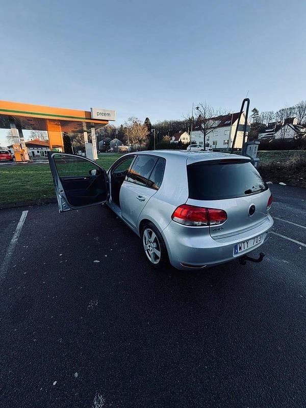 Begagnad VW Golf VI 105 HK (77 kW) 2011 Halvkombi