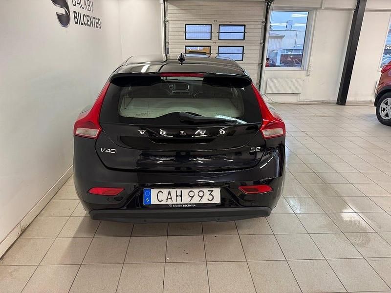 Begagnad Volvo V40 116 HK (85 kW) 2014 Svart Halvkombi