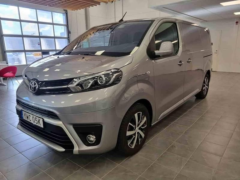 Silver Begagnad 2022 Toyota Proace Van | 399 000 kr (Dyr) - Bild 1/1