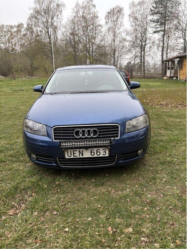 Blå Begagnad 2004 Audi A3 Attraction Halvkombi | 16 000 kr (Marknadspris) - Bild 1/4