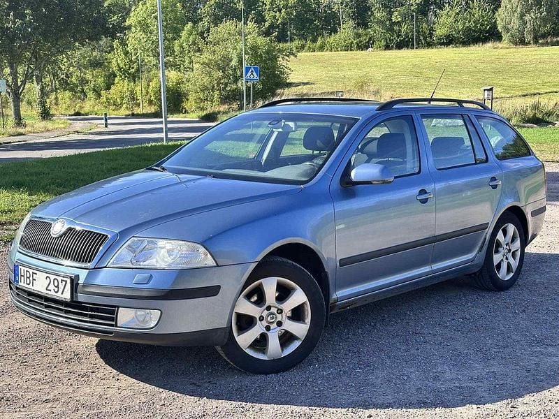 Grå Begagnad 2008 Skoda Octavia Kombi | 19 000 kr (Bra pris) - Bild 1/4