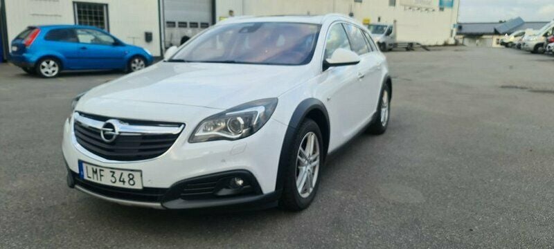 Begagnad Opel Insignia Country Tourer 170 HK (125 kW) 2017 Vit Kombi