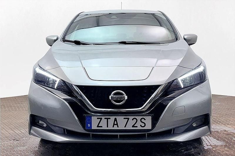 Begagnad Nissan Leaf Acenta 110 kW (150 HK) 2021 Silver Halvkombi