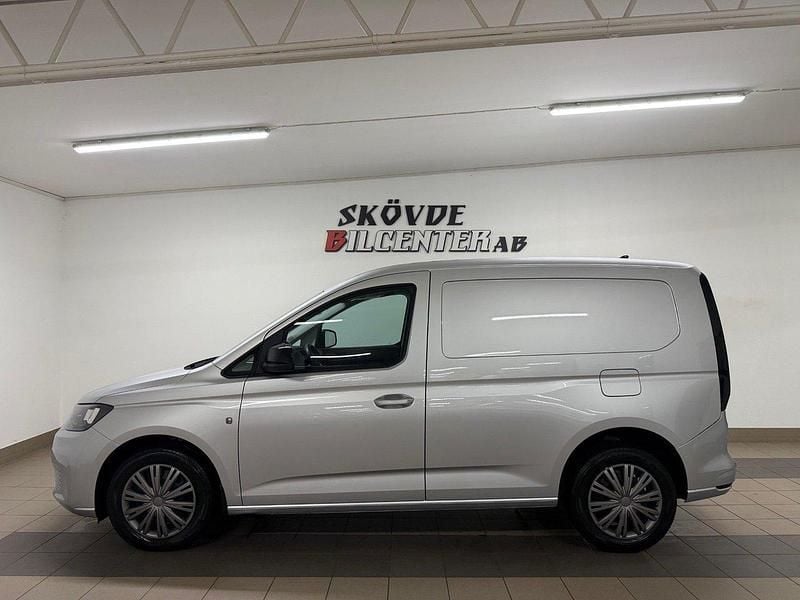 Silver (reflex silver metallic) Begagnad 2022 VW Caddy Minibuss | 176 500 kr - Bild 1/4