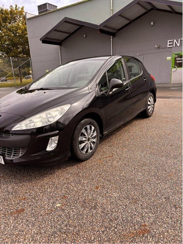Svart Begagnad 2008 Peugeot 308 Halvkombi | 21 000 kr (Superpris) - Bild 1/4