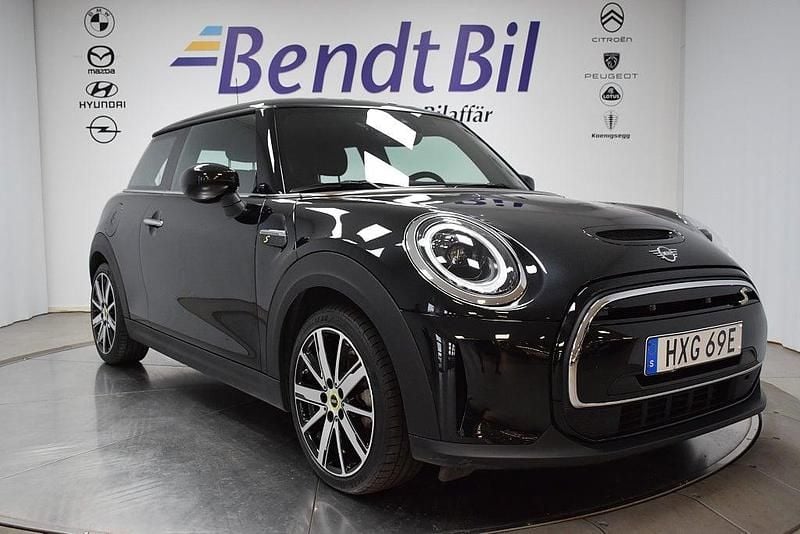 Svart Begagnad 2022 Mini Cooper SE Halvkombi | 196 800 kr (Bra pris) - Bild 1/4