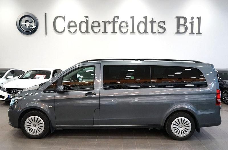 Grå Begagnad 2021 Mercedes Vito Minibuss | 498 900 kr - Bild 1/4