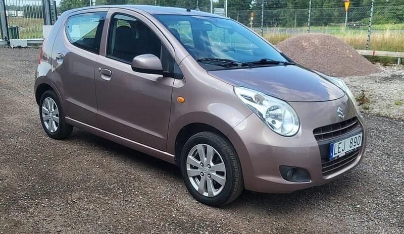 Begagnad Suzuki Alto 68 HK (50 kW) 2011 Halvkombi