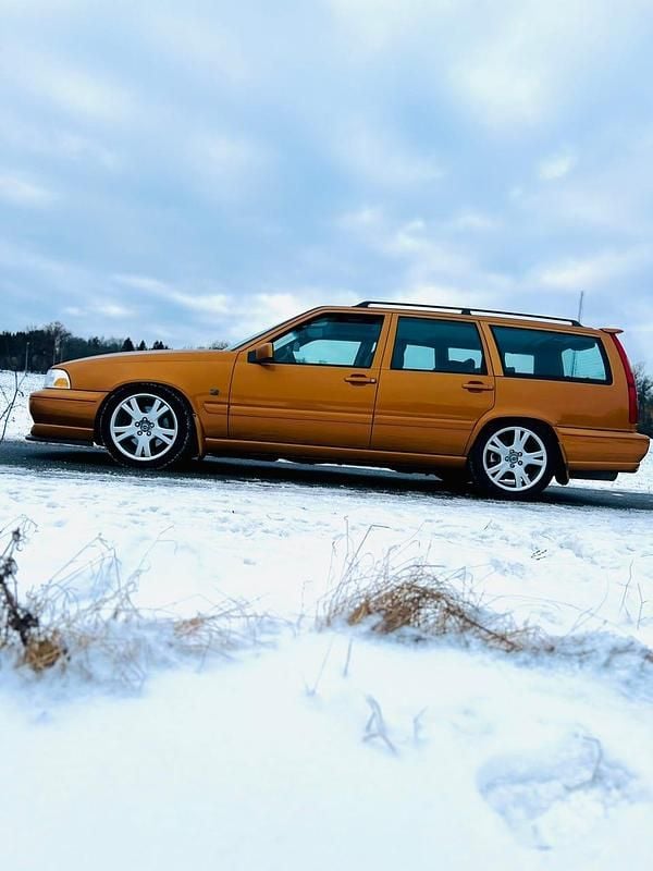 Begagnad Volvo V70 240 HK (176 kW) 1998 Saffran Kombi