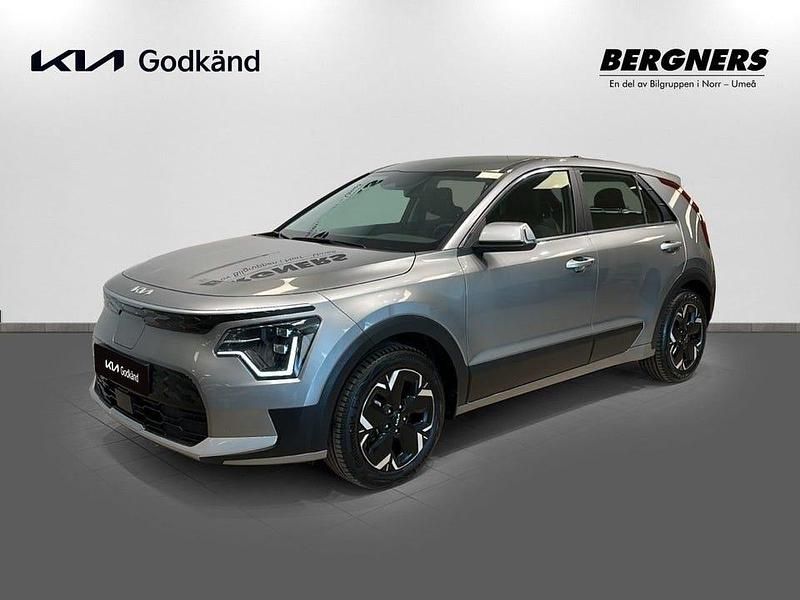 Grå Begagnad 2023 Kia e-Niro SUV | 399 900 kr (Dyr) - Bild 1/3