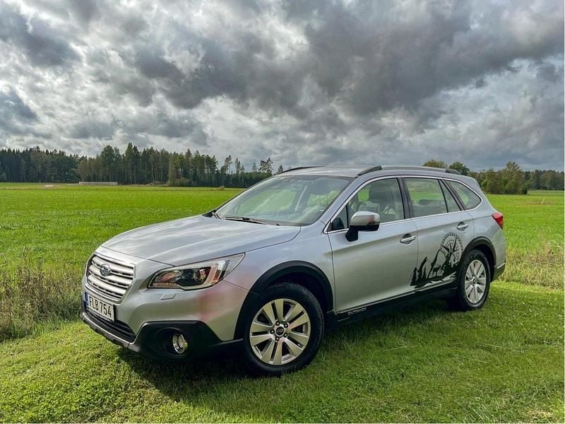 Silver Begagnad 2015 Subaru Outback SUV | 123 000 kr (Bra pris) - Bild 1/4