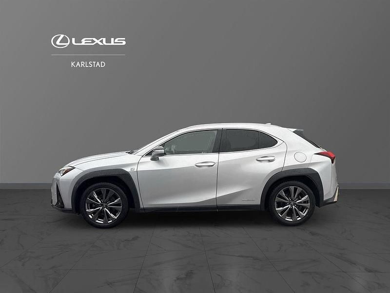 Begagnad Lexus UX 250h E-FOUR 186 HK (136 kW) 2021 Silver SUV