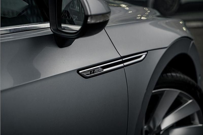 Begagnad VW Arteon R-line 190 HK (139 kW) 2018 Silver Halvkombi