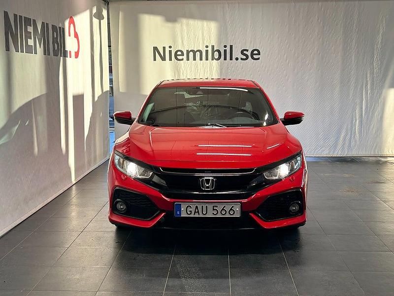 Begagnad Honda Civic 120 HK (88 kW) 2018 Röd Halvkombi