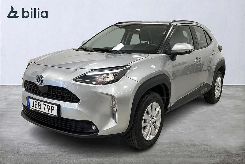 Silver Begagnad 2024 Toyota Yaris Cross Active SUV | 274 900 kr (Marknadspris) - Bild 1/3