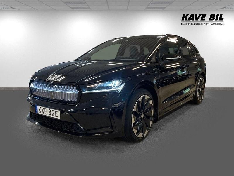 Svart Begagnad 2022 Skoda Enyaq iV SportLine SUV | 409 900 kr (Marknadspris) - Bild 1/4