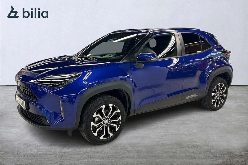 Mörkblå Ny 2025 Toyota Yaris Cross Active SUV | 369 900 kr (Marknadspris) - Bild 1/3