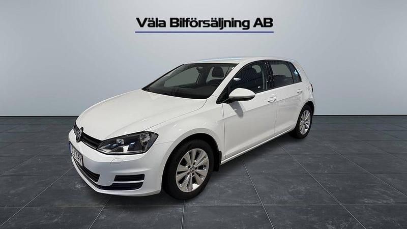 Vit Begagnad 2016 VW Golf VII Halvkombi | 104 900 kr (Marknadspris) - Bild 1/4