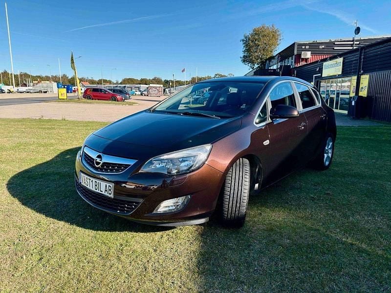 Okänd Begagnad 2012 Opel Astra Enjoy Halvkombi | 74 900 kr (Marknadspris) - Bild 1/4