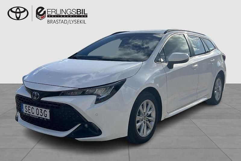 Vit Begagnad 2023 Toyota Corolla Active Kombi | 289 000 kr (Marknadspris) - Bild 1/4