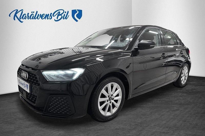 Svart Begagnad 2021 Audi A1 Sportback Proline Halvkombi | 159 900 kr (Marknadspris) - Bild 1/4