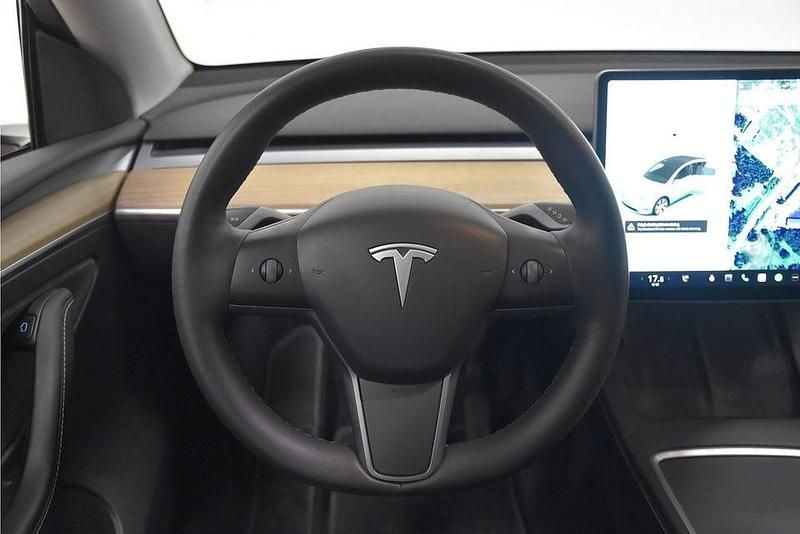 Begagnad Tesla Model Y Long Range AWD 378 kW (514 HK) 2021 Grå SUV