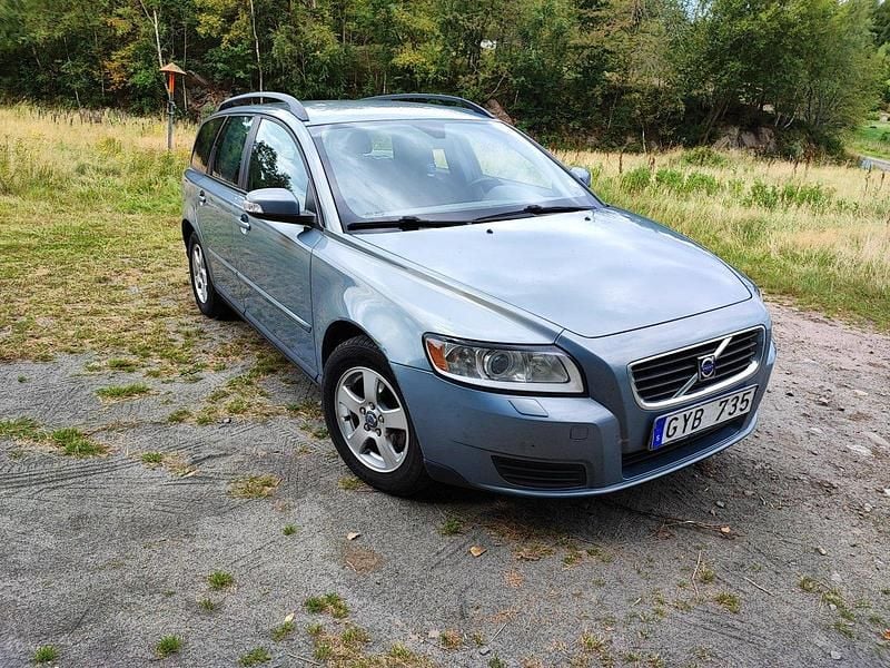 Blå Begagnad 2008 Volvo V50 Kinetic Kombi | 17 000 kr (Bra pris) - Bild 1/4