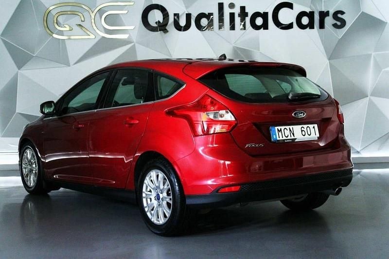 Begagnad Ford Focus Titanium 116 HK (85 kW) 2012 Röd Halvkombi