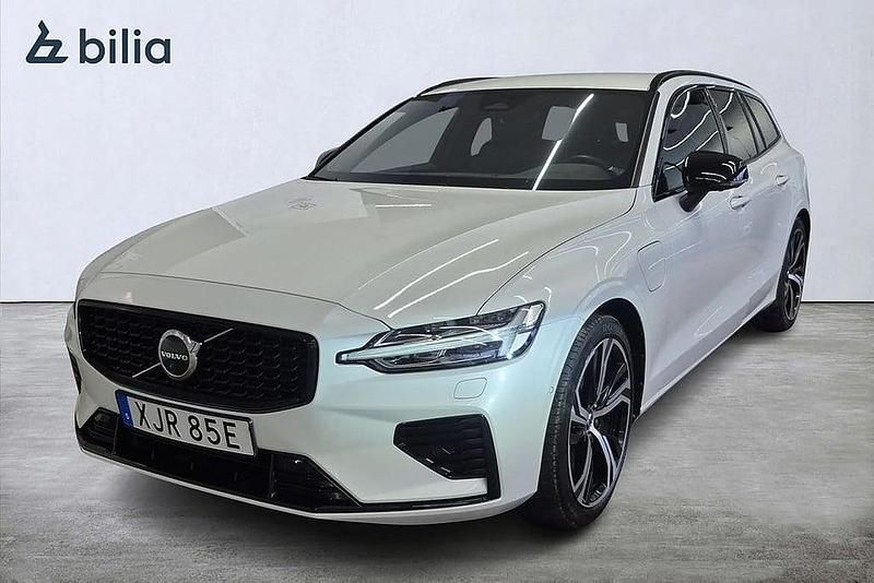 Begagnad Volvo V60 Plus 253 HK (186 kW) 2022 Vit Kombi