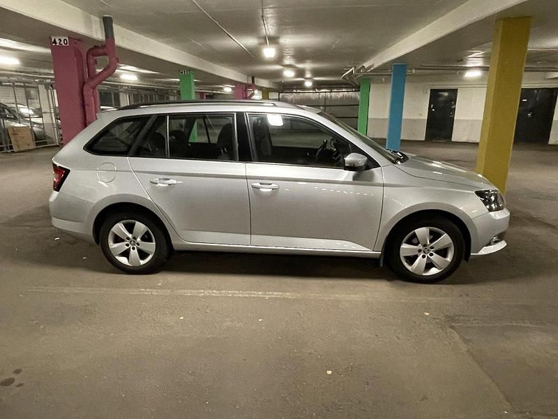 Silver Begagnad 2016 Skoda Fabia Style Halvkombi | 95 000 kr (Marknadspris) - Bild 1/4