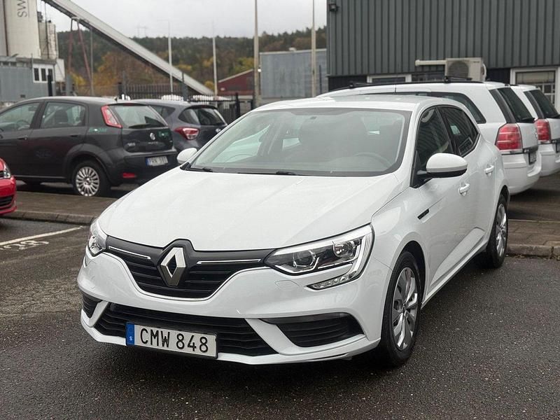 Vit Begagnad 2017 Renault Mégane IV Halvkombi | 114 990 kr (Marknadspris) - Bild 1/4
