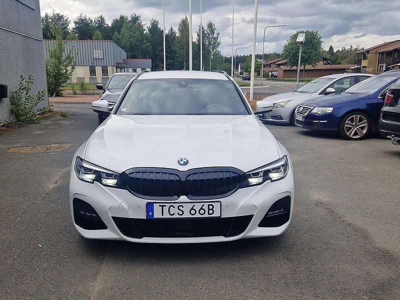 Begagnad BMW 320 M Sport 191 HK (140 kW) 2020 Vit Kombi