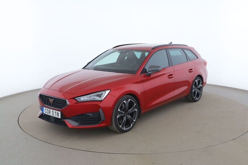 Röd Begagnad 2023 Cupra Leon Kombi | 368 000 kr (Bra pris) - Bild 1/4