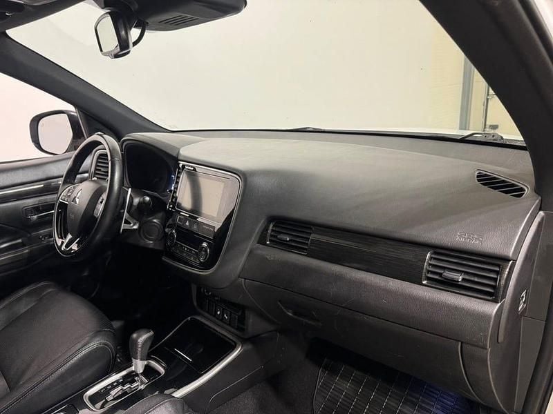 Begagnad Mitsubishi Outlander 150 HK (110 kW) 2018 Vit SUV