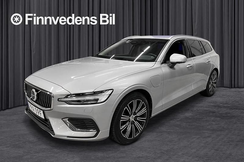 Silver Begagnad 2022 Volvo V60 Core Kombi | 358 800 kr (Bra pris) - Bild 1/4