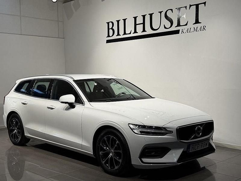 Vit Begagnad 2020 Volvo V60 Momentum Kombi | 249 900 kr (Superpris) - Bild 1/4