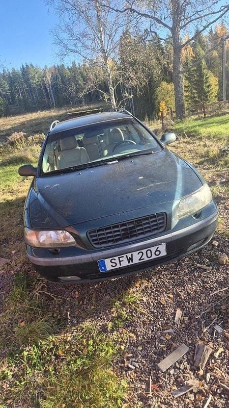 Grön Begagnad 2001 Volvo V70 Kombi | 7 000 kr (Superpris) - Bild 1/2