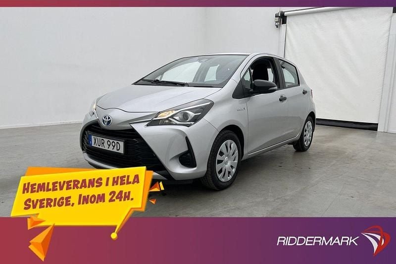 Silver Begagnad 2019 Toyota Yaris Hybrid Life Halvkombi | 178 900 kr (Marknadspris) - Bild 1/3